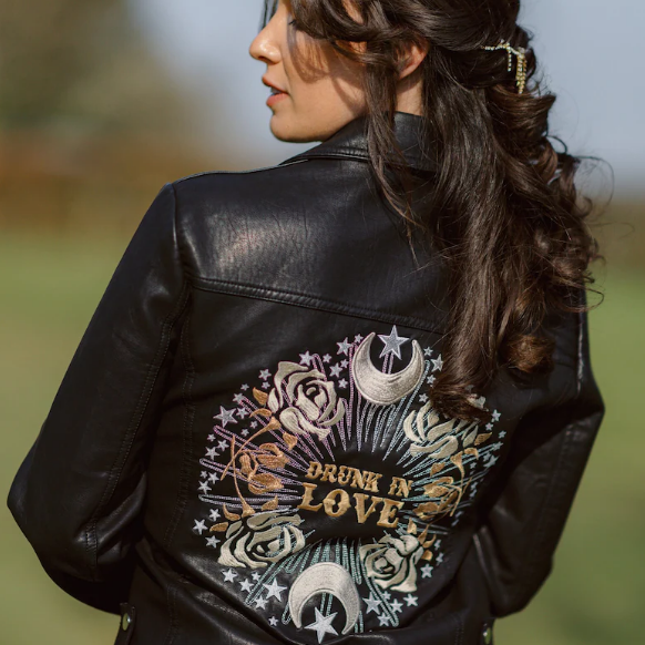 Bridal cover-up in black leather, adorned with 'Drunk in Love' – a chic and playful wedding accessory