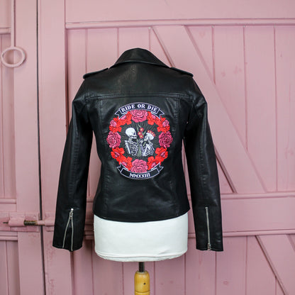 Bridal jacket with Ride Or Die charm – a perfect blend of romance and rebellion for your wedding day