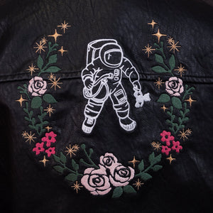 Small Astronaut Floral Wreath